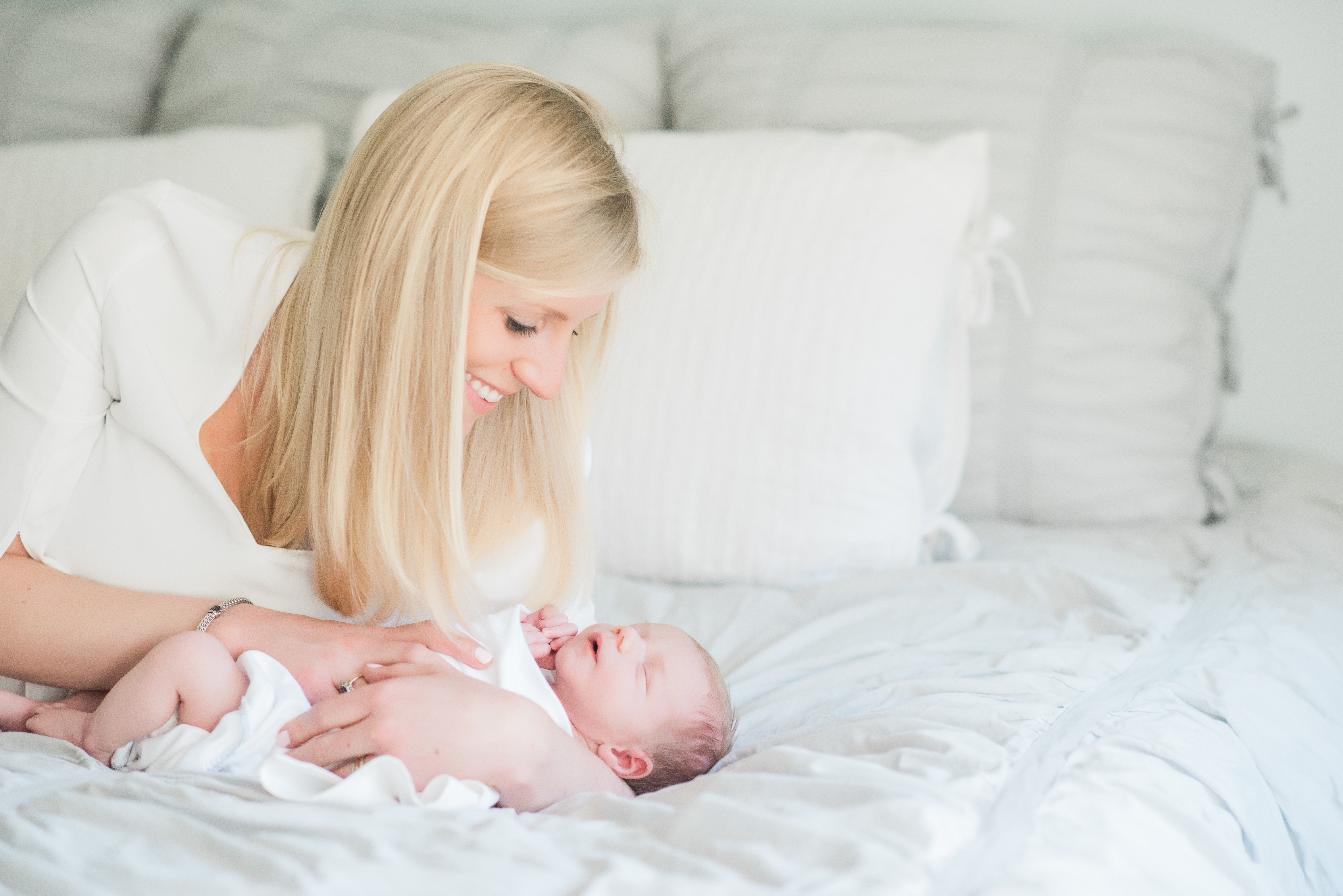 Lifestyle Newborn Photographer | Best Advice for Mom