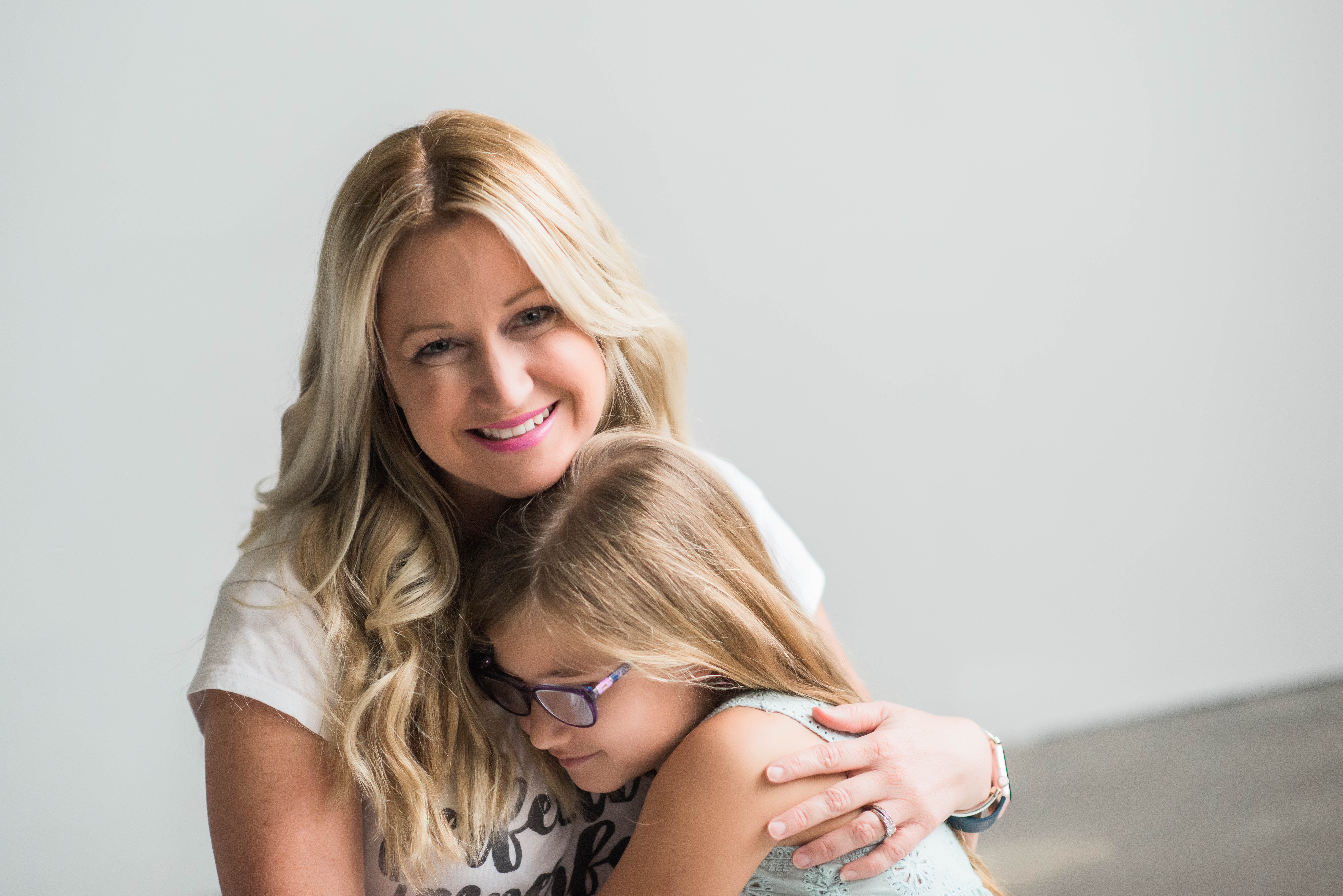 photo of mother and daughter hugging taken at Fill in the Blank Studios