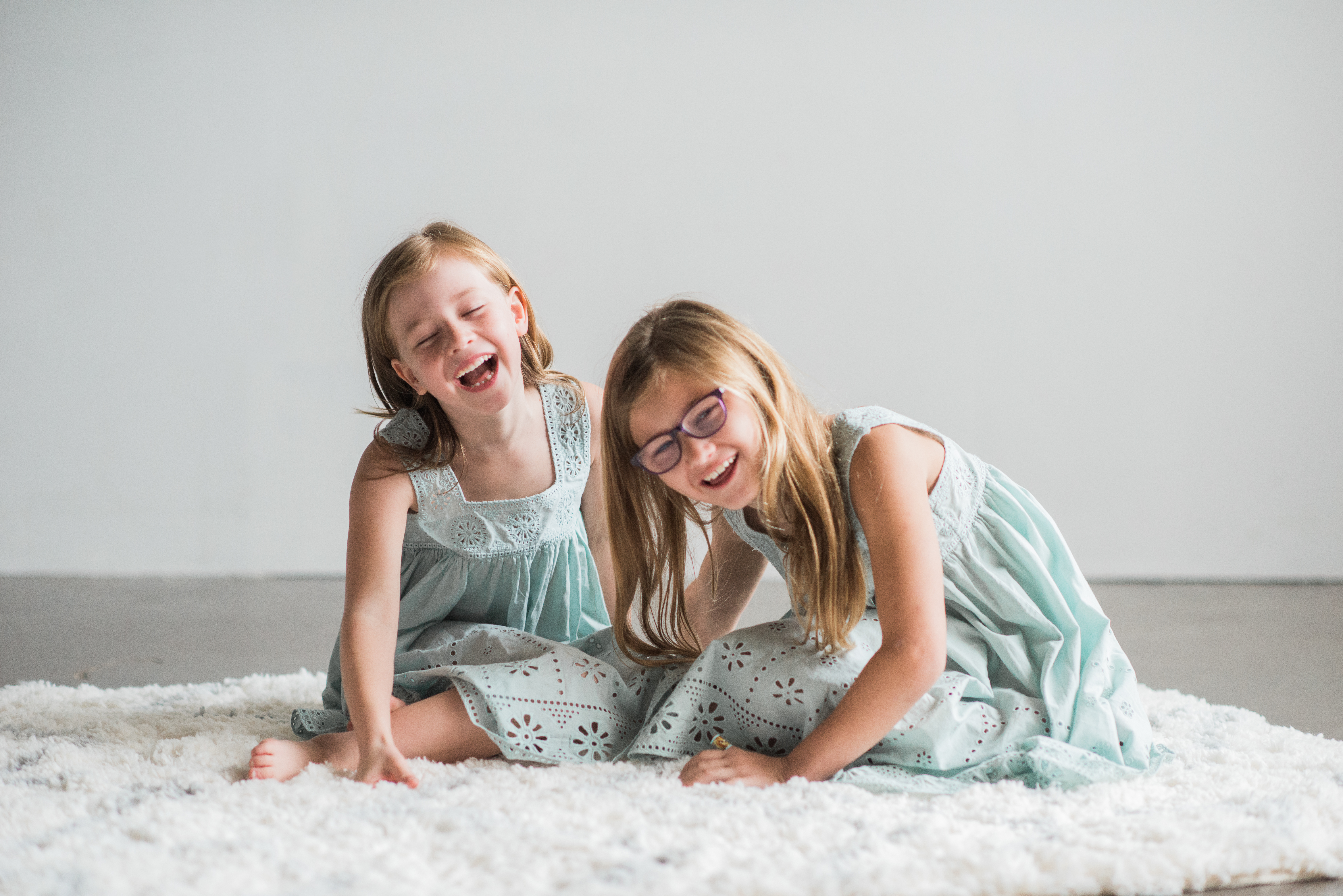 children photographed with white backdrop